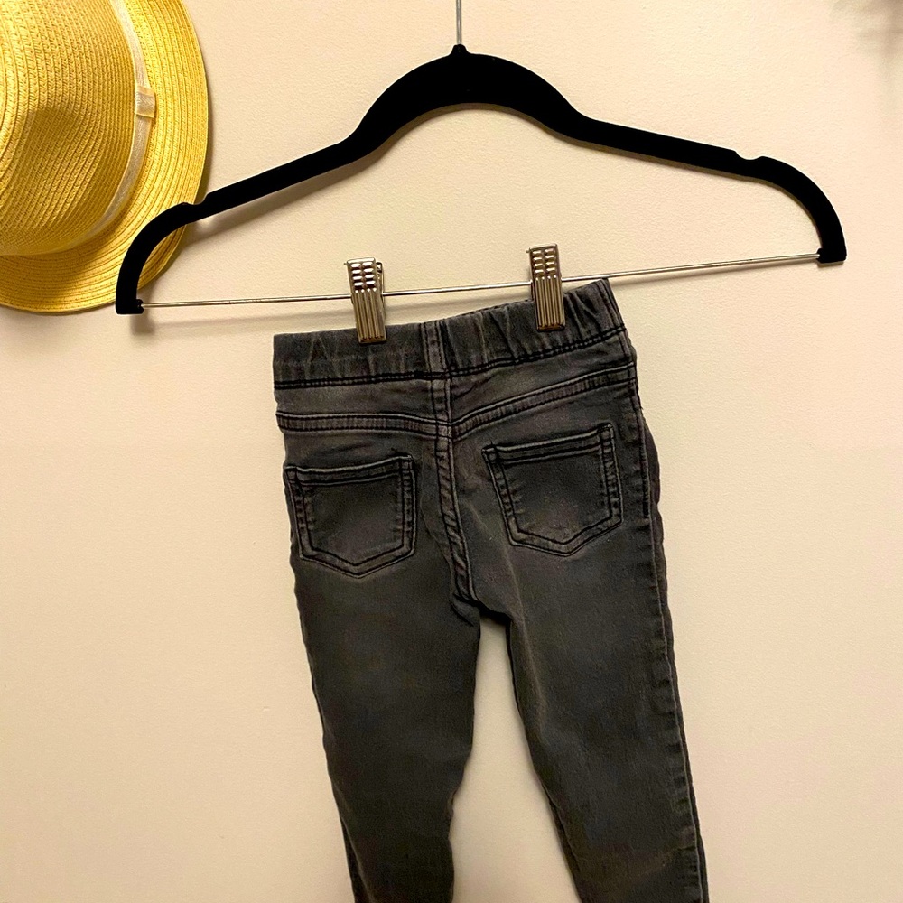 *SALE* 4 pairs of toddler jeans